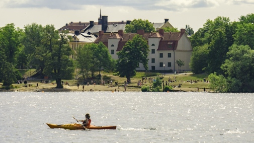 Vy över sundet mellan Långholmen och Kungsholmen. I gula huset i bakgrunden huserade sjötullen en tid.